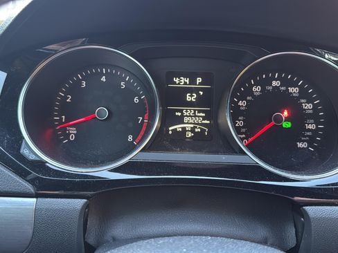 Used 2016 Volkswagen Jetta Sport image 9