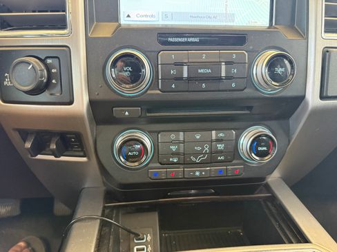 Used 2017 Ford F350 Platinum w/ Platinum Ultimate Package AWD/4WD image 10