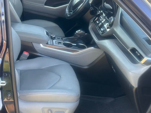 Used 2021 Toyota Highlander Platinum AWD/4WD image 6