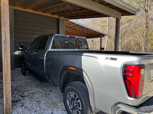 Used 2024 GMC Sierra 3500 SLT w/ SLT Convenience Package image 2