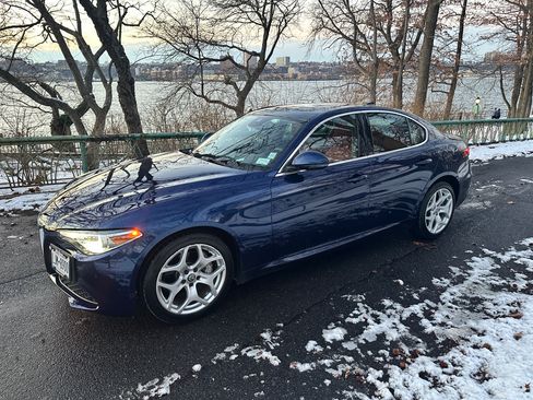 Used 2021 Alfa Romeo Giulia Ti AWD/4WD image 11