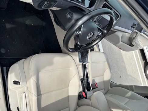 Used 2017 Volkswagen Golf Wolfsburg Edition image 27