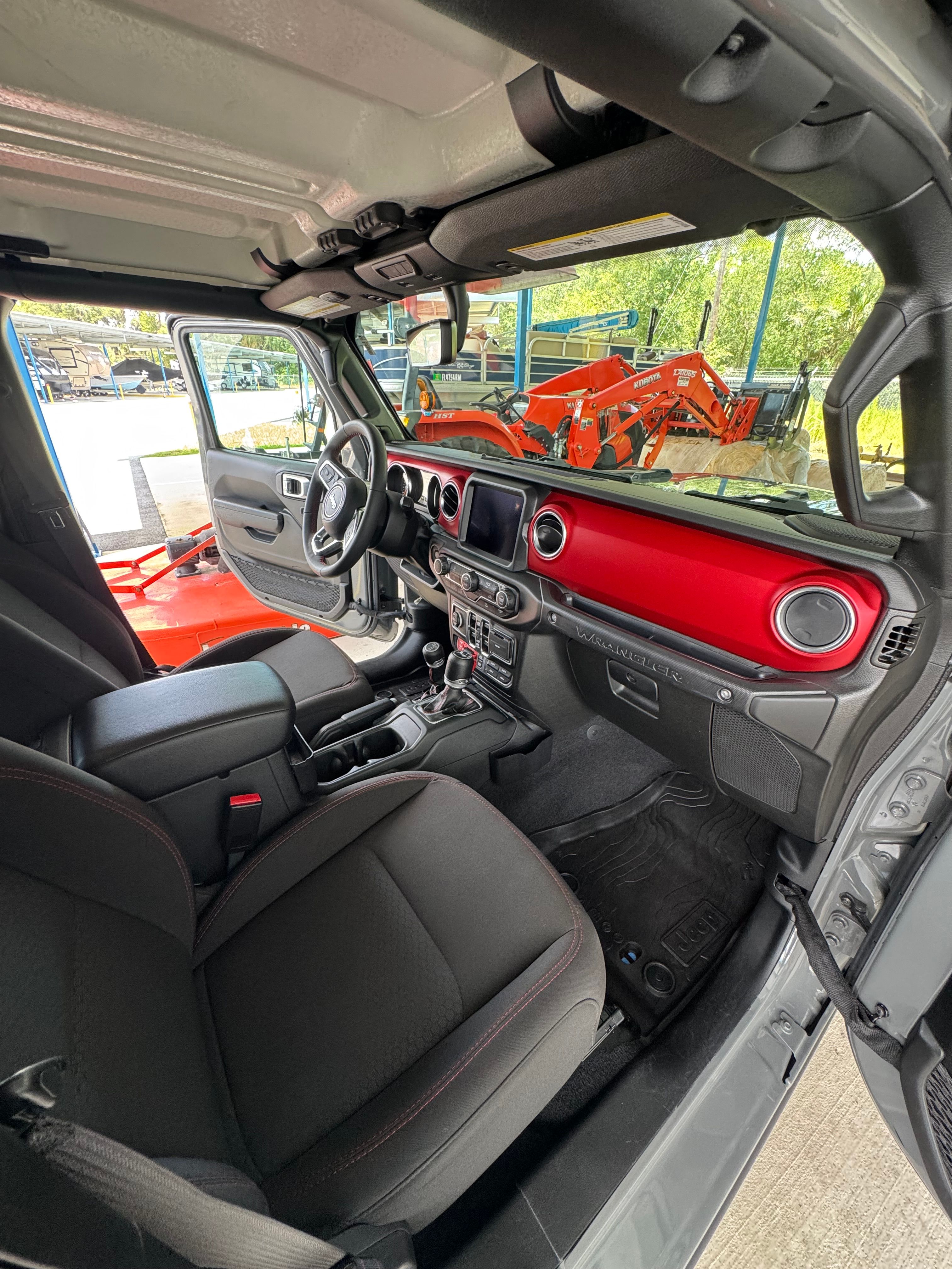 Used 2023 Jeep Wrangler Unlimited Rubicon AWD/4WD image 4