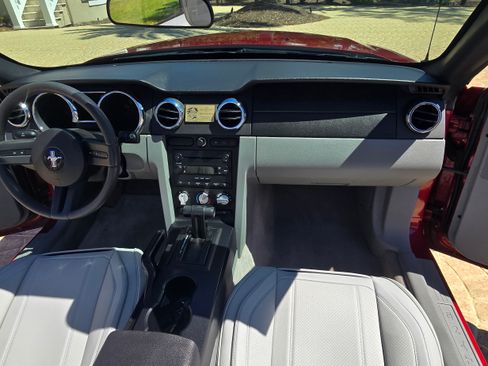 Used 2005 Ford Mustang Deluxe Convertible image 8