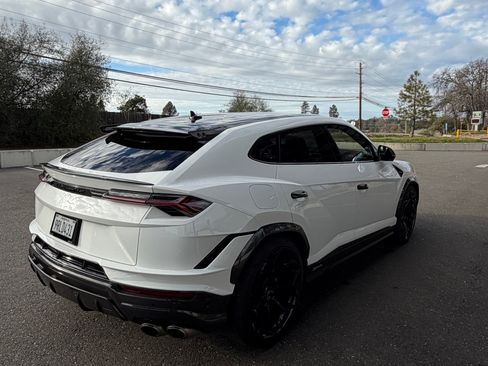 Used 2023 Lamborghini Urus Performante image 6
