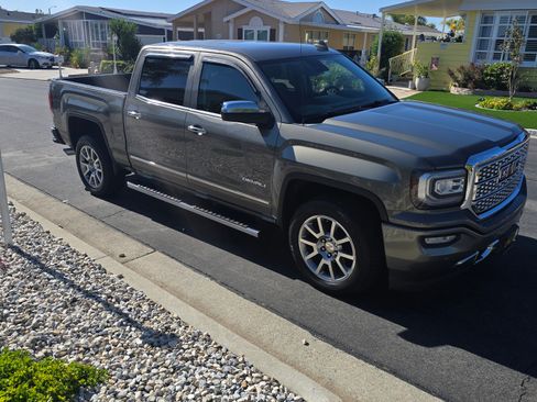 Used 2018 GMC Sierra 1500 Denali RWD image 5