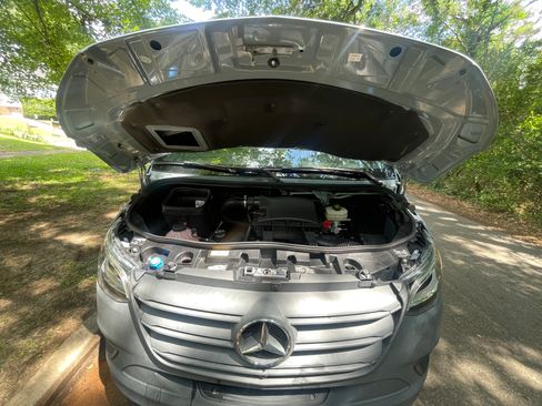Used 2021 Mercedes-Benz Sprinter 2500 image 18