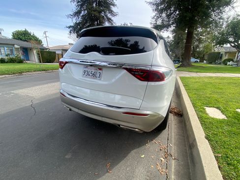 Used 2022 Buick Enclave Essence image 6