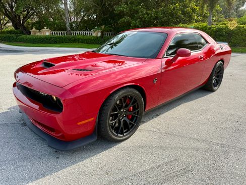 Used 2015 Dodge Challenger SRT Hellcat RWD image 2