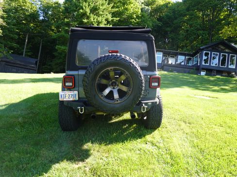 Used 2019 Jeep Wrangler Unlimited Sport S AWD/4WD image 6