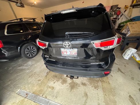 Used 2015 Toyota Highlander Limited w/ Driver Technology Package image 12