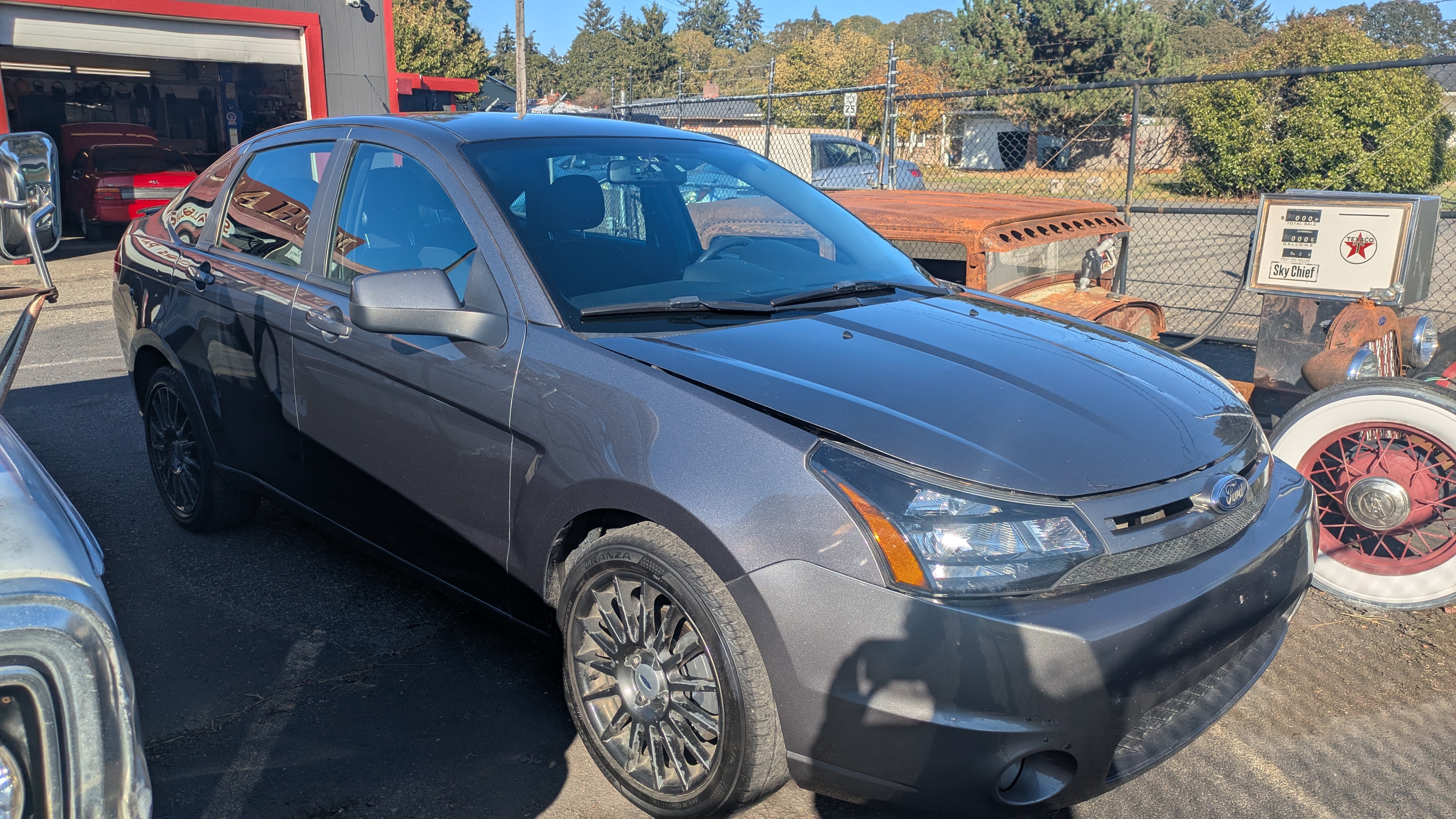 Used 2010 Ford Focus SES FWD image 4