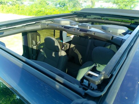 Used 2025 Jeep Wrangler Unlimited Sport AWD/4WD image 19
