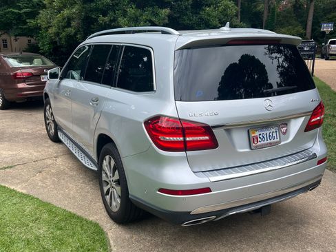 Used 2019 Mercedes-Benz GLS 450 4MATIC image 2