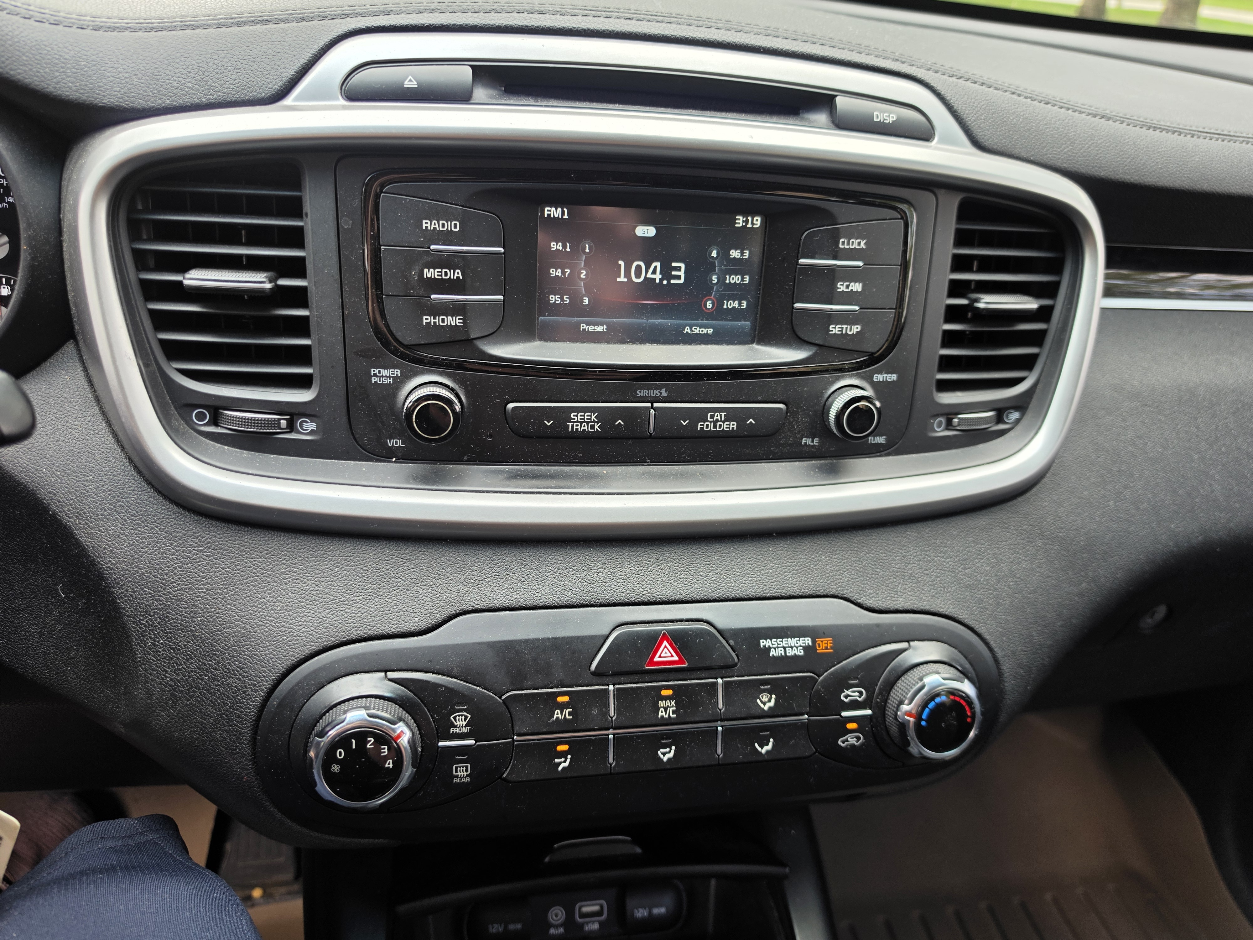 Used 2018 Kia Sorento LX AWD/4WD image 13