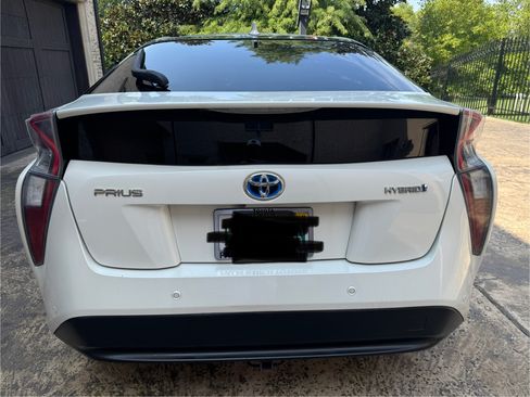 Used 2017 Toyota Prius Two image 10