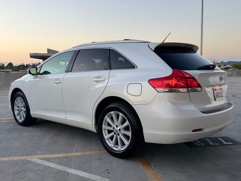 Used 2010 Toyota Venza FWD image 2
