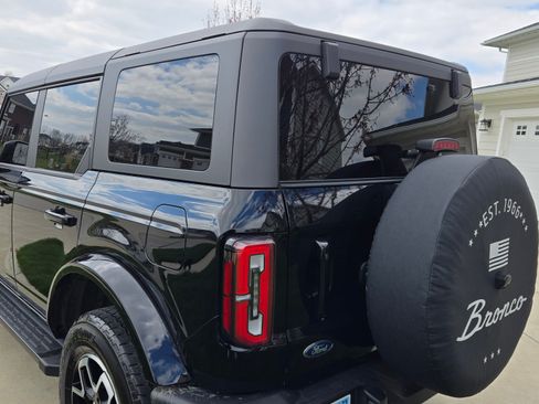 Used 2023 Ford Bronco Outer Banks image 9