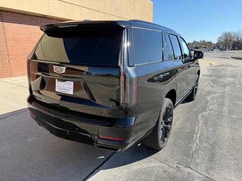 Used 2026 Cadillac Escalade Platinum Sport w/ LPO, ONYX Package image 9