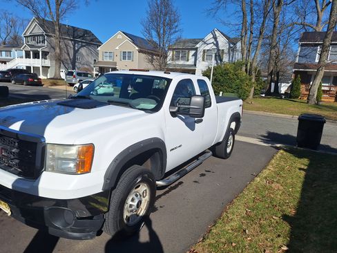 Used 2011 GMC Sierra 2500 W/T w/ Snow Plow Prep Package image 8