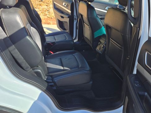 Used 2016 Ford Explorer XLT w/ Equipment Group 202A image 8