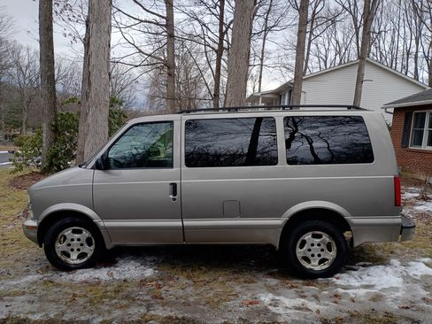 Used 2004 Chevrolet Astro Passenger AWD w/ LS Preferred Equipment Group image 1