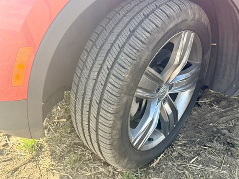 Used 2018 Volkswagen Tiguan SEL Premium image 12