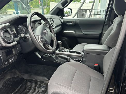 Used 2019 Toyota Tacoma TRD Sport AWD/4WD image 16