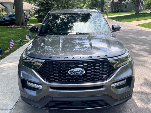 Used 2021 Ford Explorer ST w/ Equipment Group 401A AWD/4WD image 2