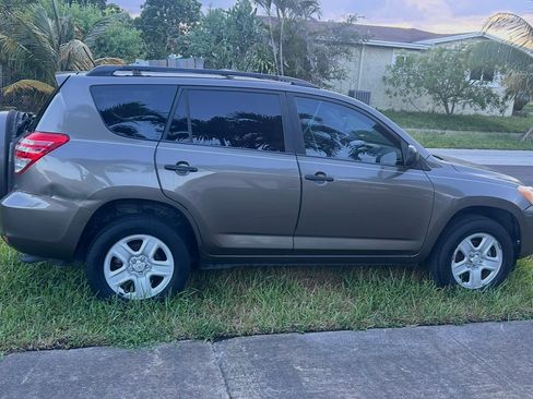 Used 2011 Toyota RAV4 2WD w/ Base L4 Extra Value Pkg image 6