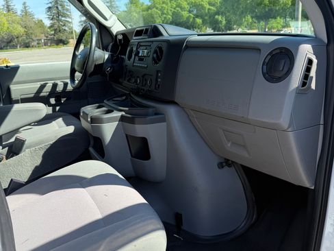 Used 2014 Ford E-250 and Econoline 250 w/ Power Group RWD image 8