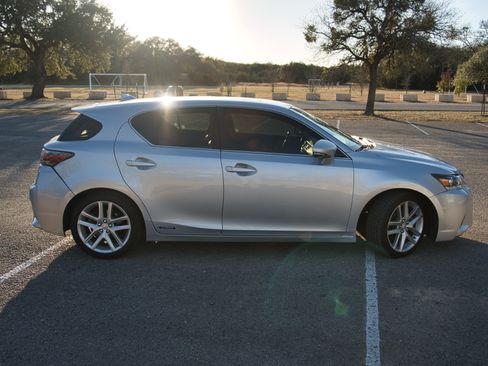 Used 2016 Lexus CT 200h image 10
