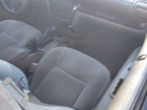 Used 2001 Chrysler Sebring LX image 25