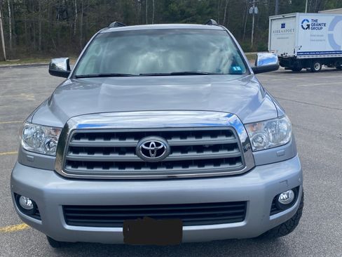 Used 2016 Toyota Sequoia Limited w/ Safety & Convenience Package AWD/4WD image 4