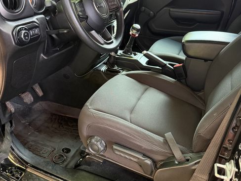 Used 2022 Jeep Gladiator Sport AWD/4WD image 11