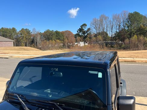 Used 2013 Jeep Wrangler Unlimited Sahara image 16