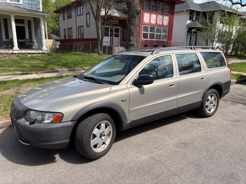 Used 2002 Volvo V70 Cross Country AWD/4WD image 1