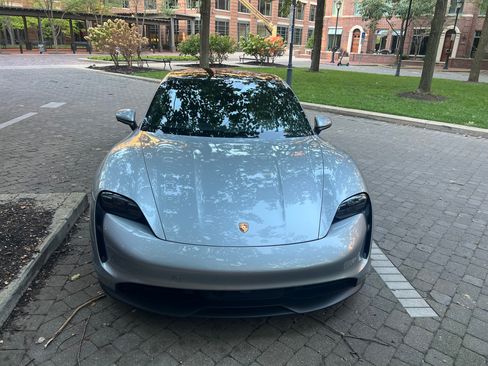 Used 2022 Porsche Taycan image 6