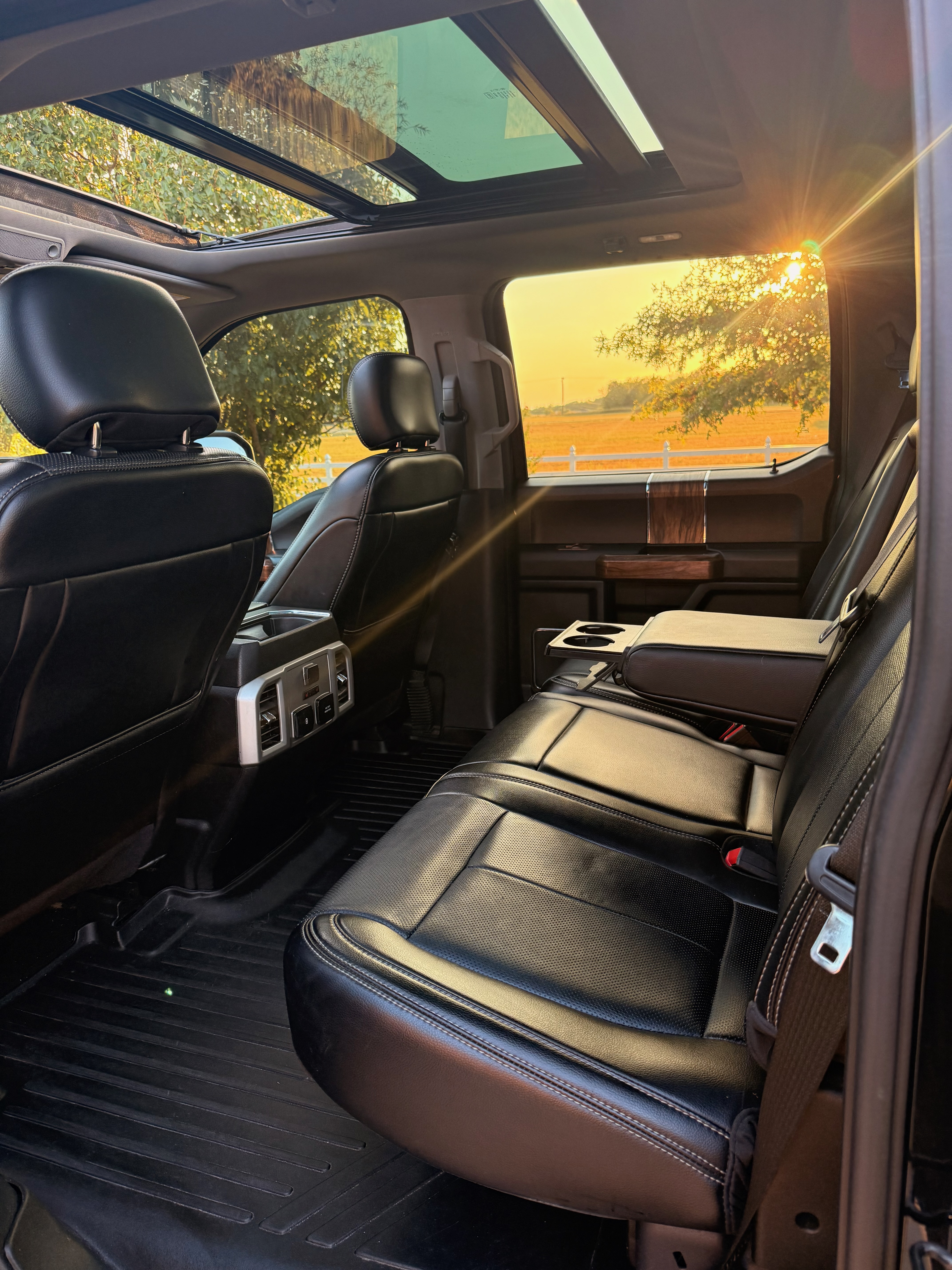 Used 2018 Ford F150 Lariat w/ Equipment Group 502A Luxury AWD/4WD image 12