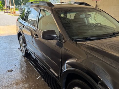 Used 2011 Subaru Outback 2.5i Premium image 8
