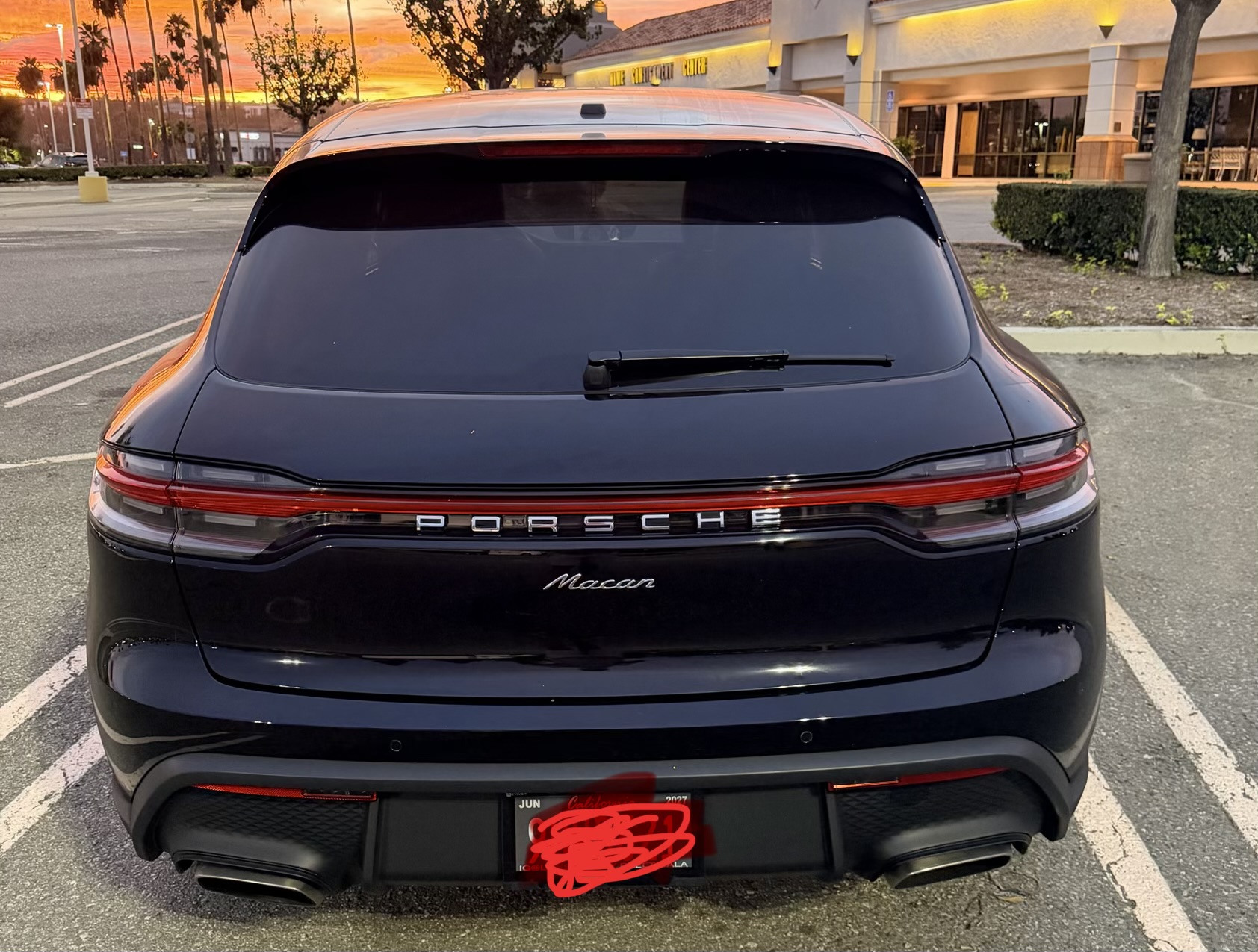 Used 2024 Porsche Macan AWD/4WD image 4
