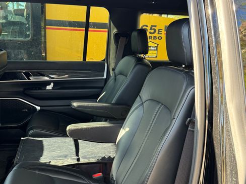 Used 2022 Jeep Wagoneer Series III w/ Flexible Seating Group image 7