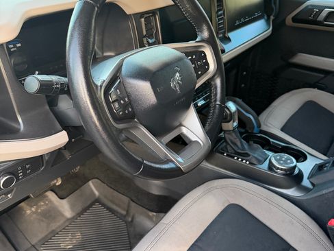 Used 2022 Ford Bronco Wildtrak image 8