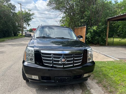 Used 2011 Cadillac Escalade ESV Premium AWD/4WD image 9