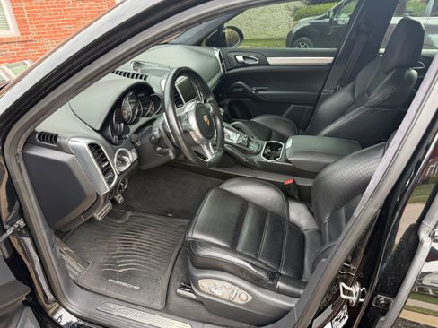 Used 2014 Porsche Cayenne GTS image 5