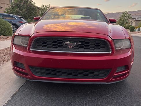 Used 2013 Ford Mustang Premium RWD image 10