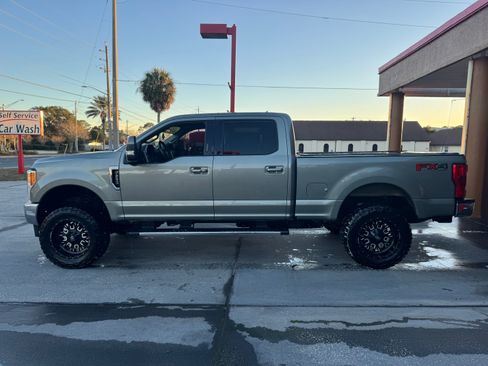 Used 2019 Ford F250 Lariat w/ Lariat Ultimate Package image 4