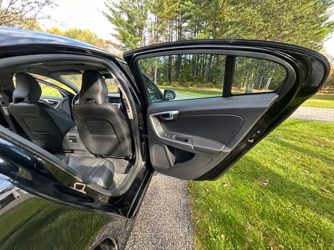 Used 2016 Volvo S60 T5 Premier image 16