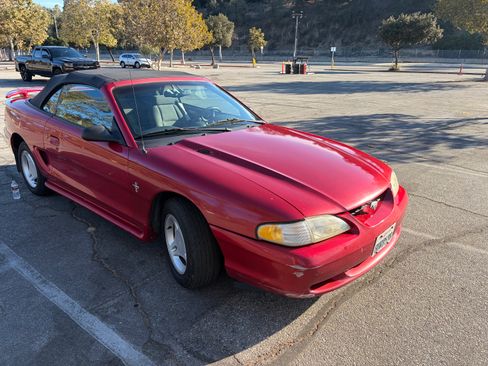 Used 1996 Ford Mustang Convertible RWD image 5