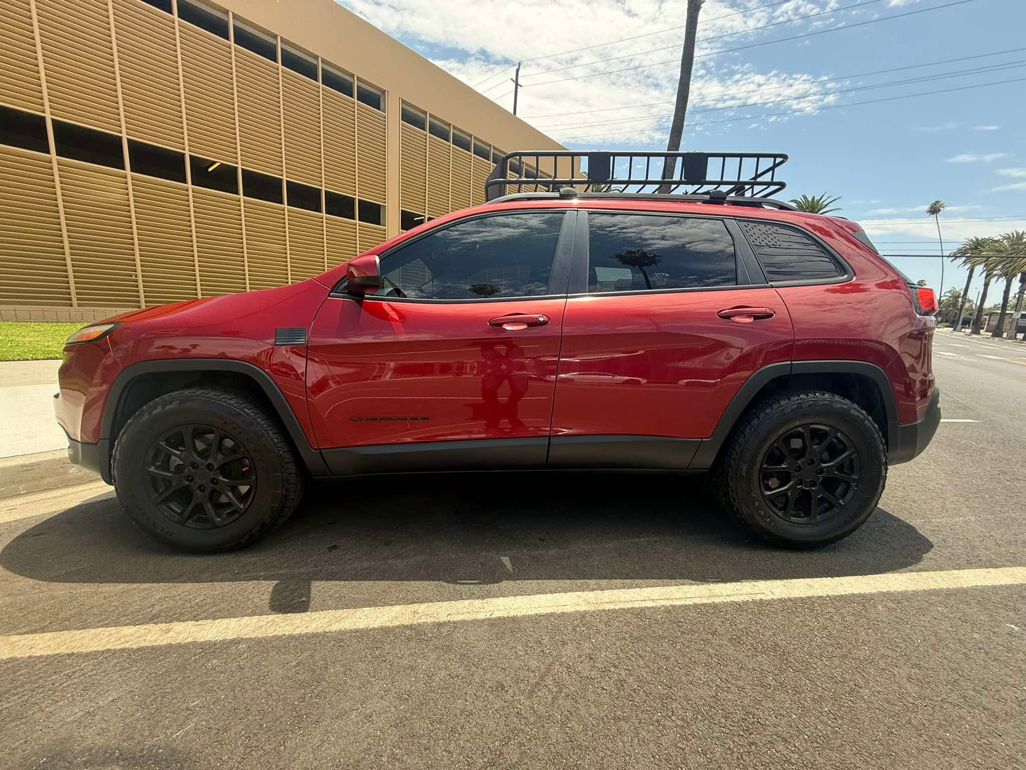 Used 2015 Jeep Cherokee Latitude FWD image 1